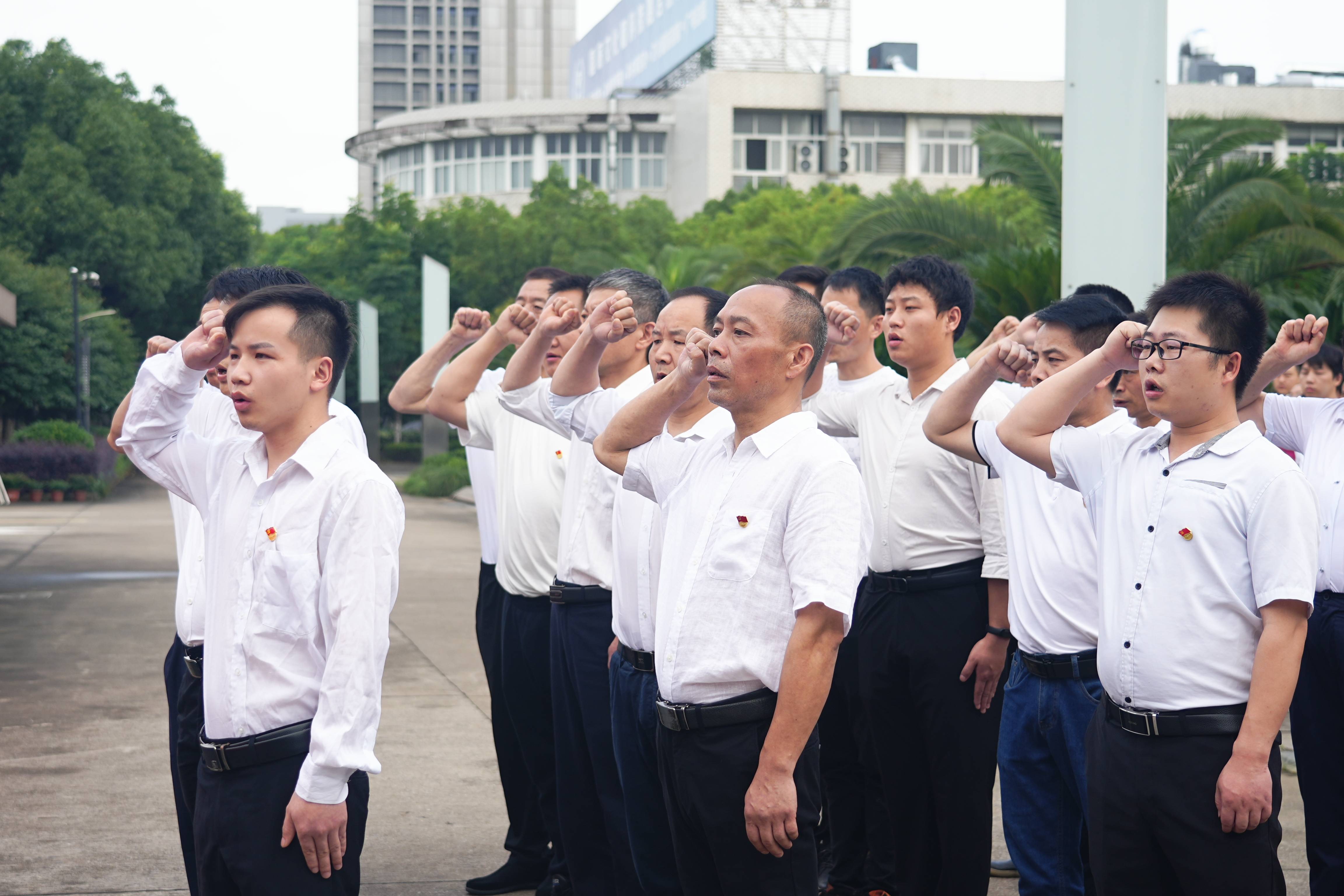 弘揚愛國主義精神，音王慶賀黨的生日